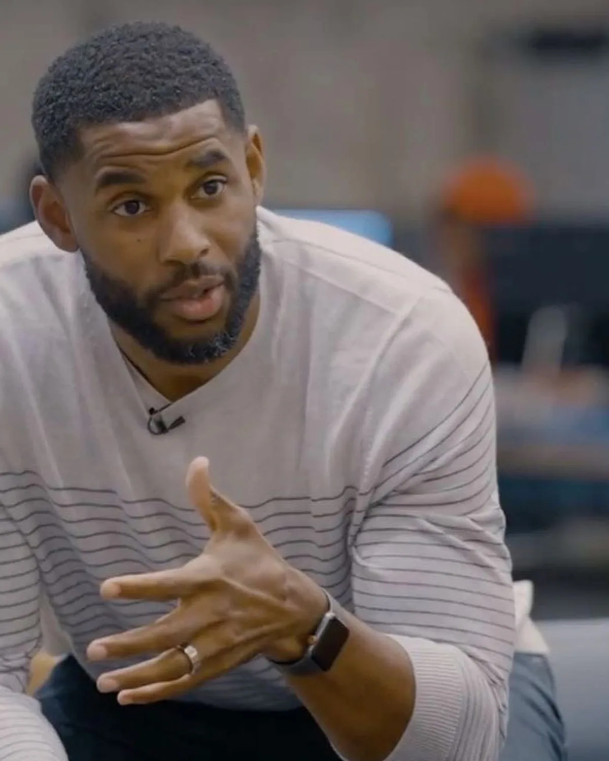 Marques Colston mid-explanation in a working session.